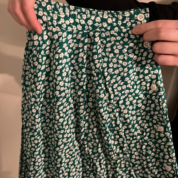 Stunning vintage green with white flowers two-piece set! - Picture 4 of 4